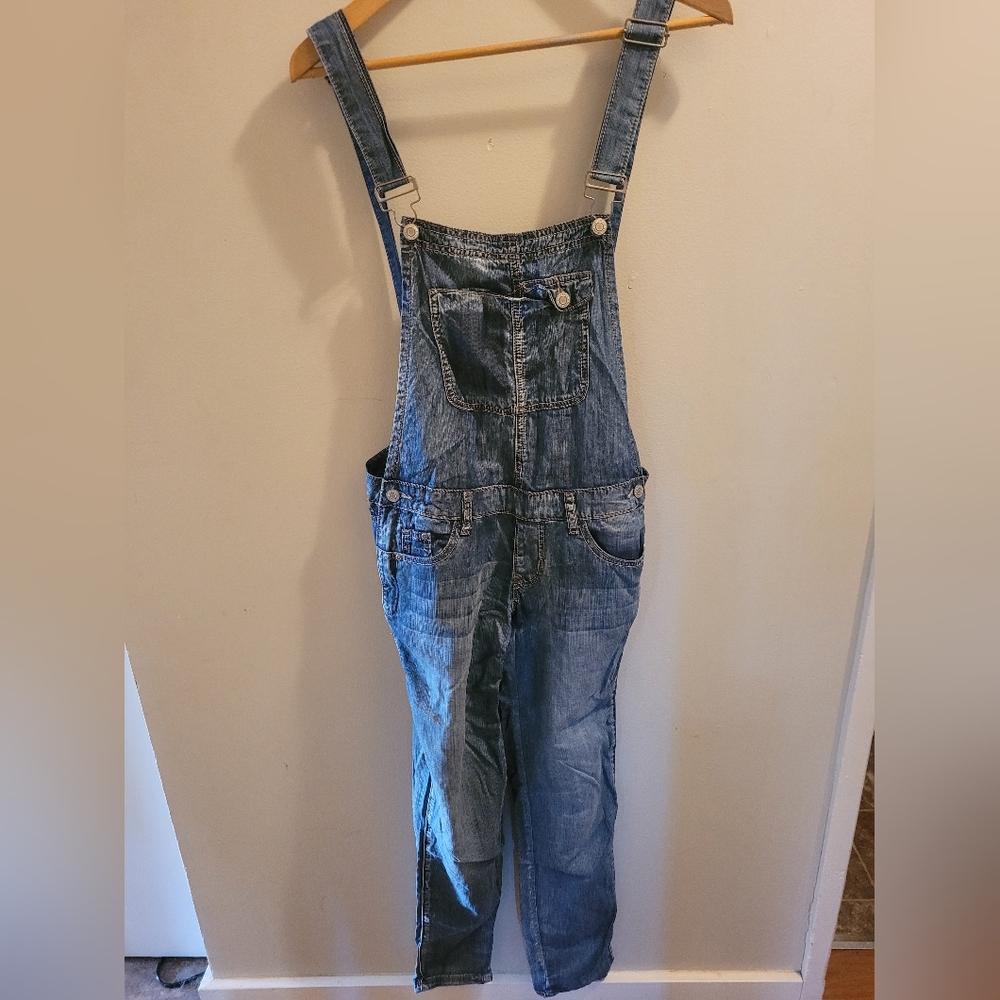 Rue 21 denim overalls for women. Size small.